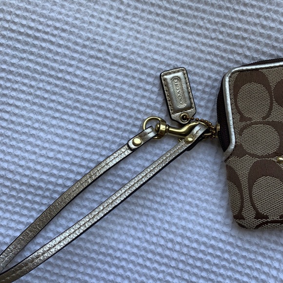 Coach Signature C Canvas Wristlet with Flower - Picture 4 of 13